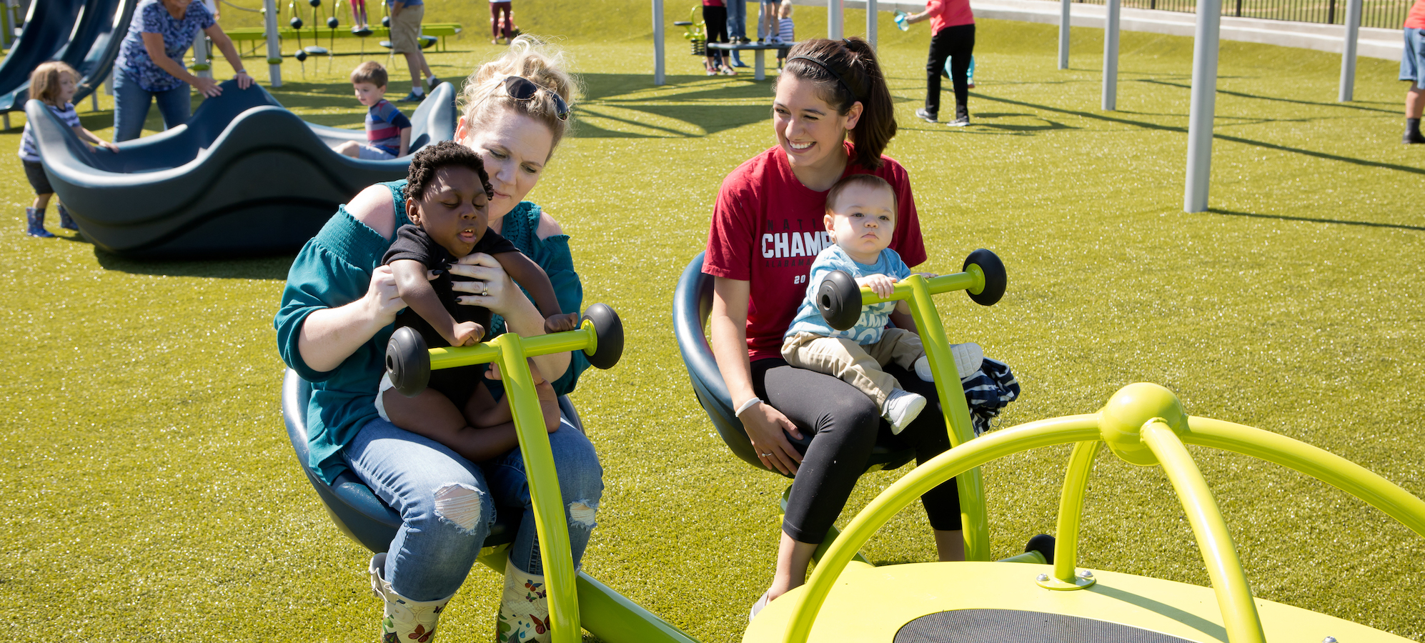 Moms and babies on Playground Grass synthetic turf Moms and babies on Playground Grass synthetic turf